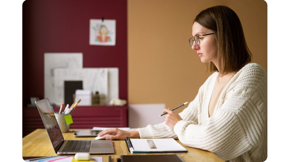 Scrittor content writer at work